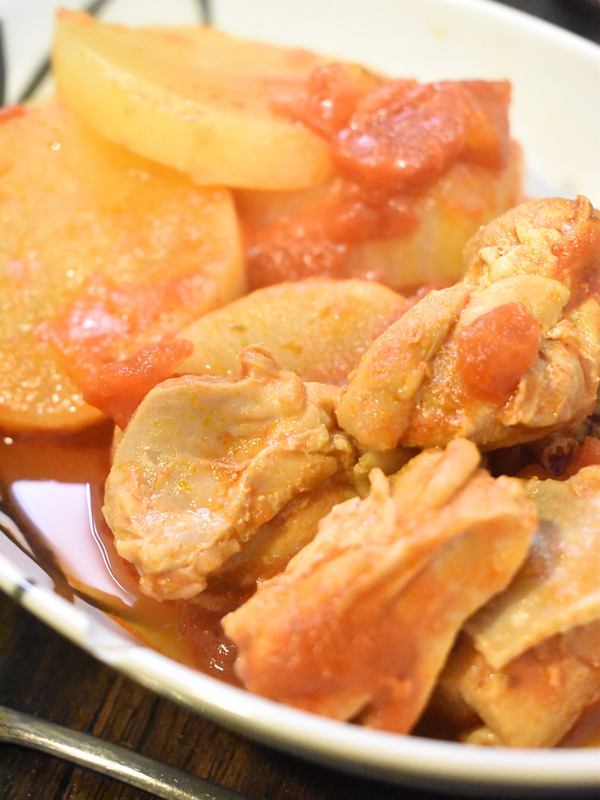 鶏もも肉と大根のトマト煮込み (1)