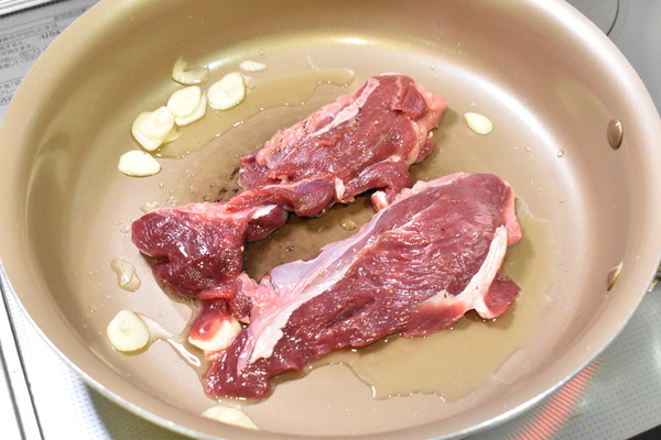 牛すじ肉のステーキ (4)