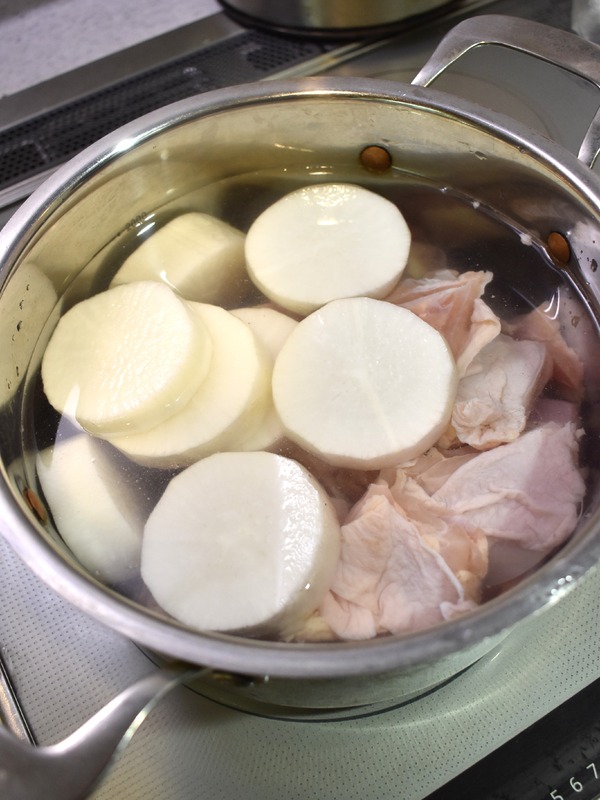 鶏もも肉と大根のトマト煮込み (3)