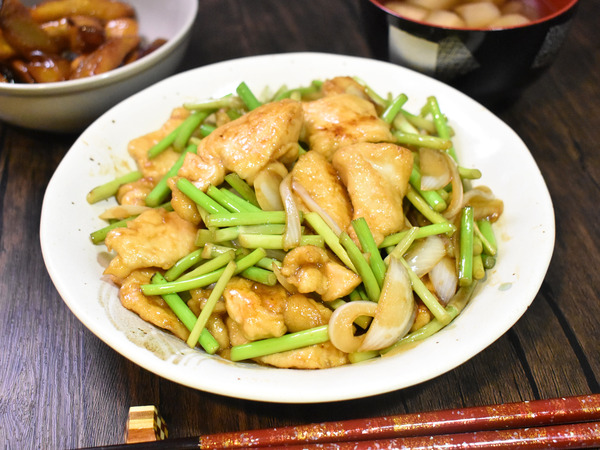 鶏むね肉と芽にんにくの甘辛炒め (2)