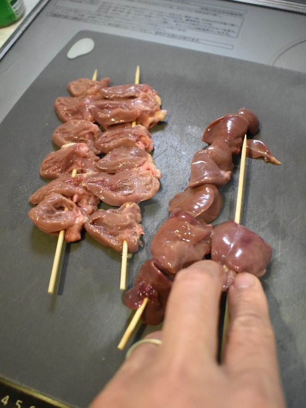 鶏肝串焼き (6)