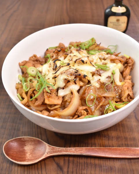 炙りチーズカレー豚丼 (1)