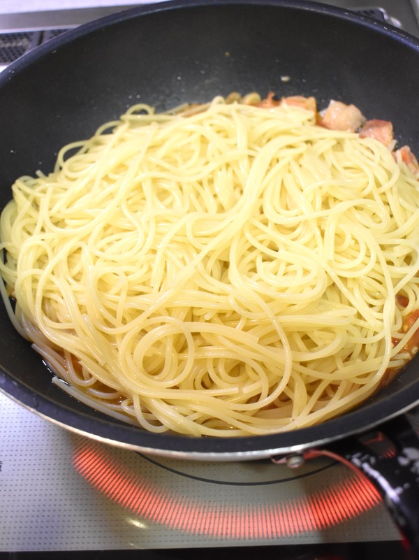 フレッシュトマトとベーコンのパスタ (7)