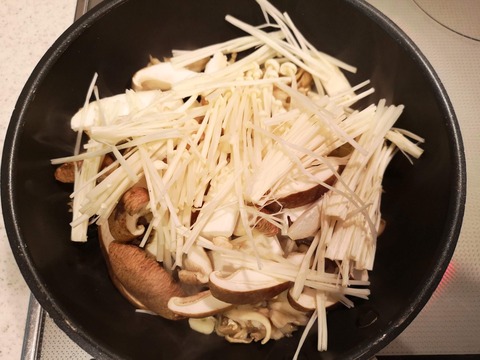 オイリーキノコと辛味大根 (5)