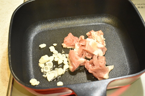 にんにく豚玉丼 (2)
