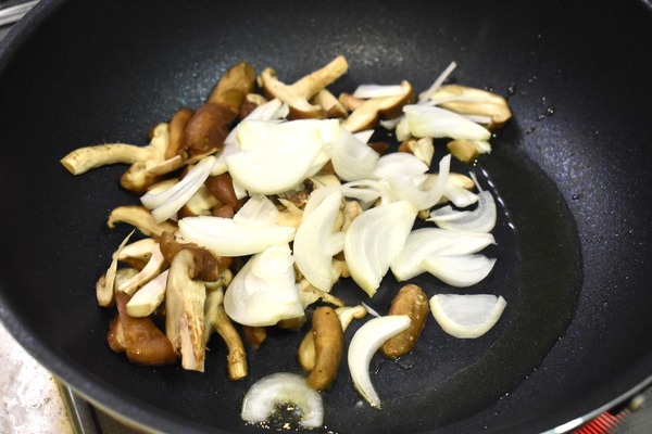 椎茸のバタ醤油パスタ (4)