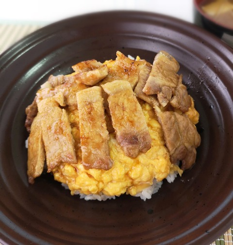豚照り玉丼 (1)