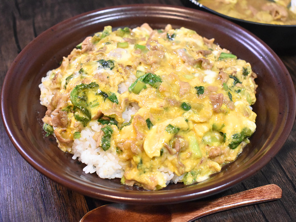 豚肉と小松菜の卵とじ丼 (1)