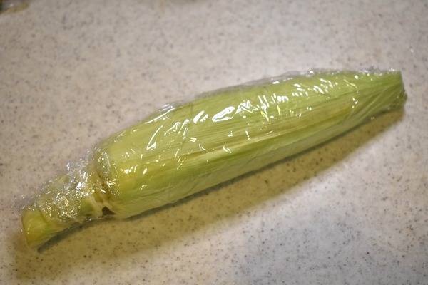 もぎたてとうもろこしのレンジ蒸し (4)