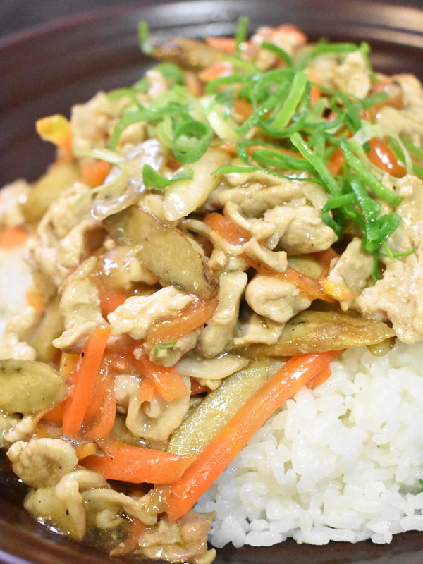 豚肉とごぼうの中華丼 (1)