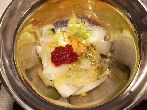 白菜漬け物のピリ辛和え (3)