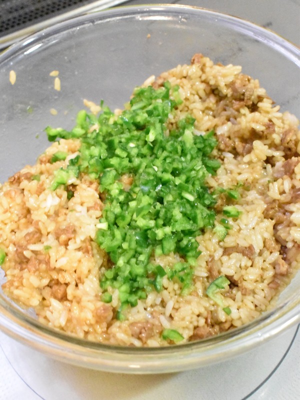 豚肉とピーマンの混ぜ込みおにぎり (6)