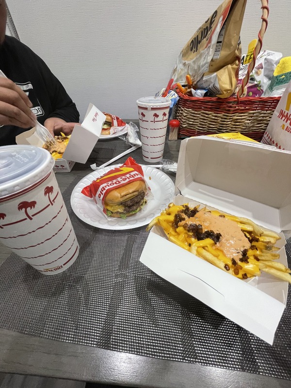 Photo 2022-11-06 22 20 36