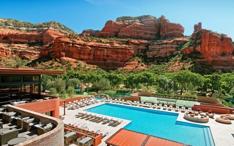 enchantment-resort-exterior-pool-view-1440x900