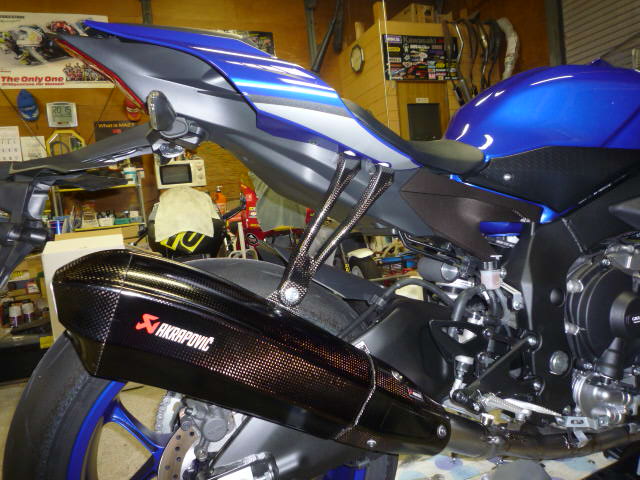 アクラポビッチ・エボリューションライン （YZF－R1