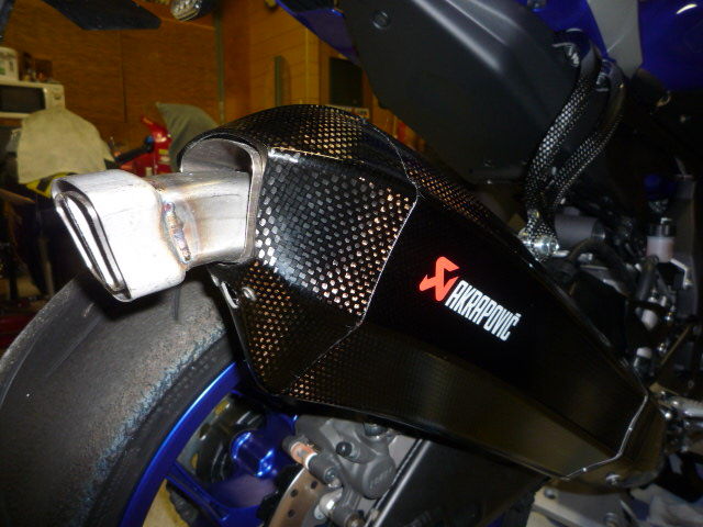 アクラポビッチ・エボリューションライン （YZF－R1
