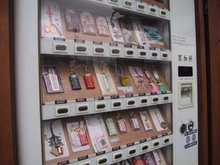 japanese_vending_machines_sell_the_most_unusual_things_640_04