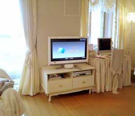 白枠のアクオス来ました 白系インテリアに憧れて