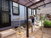 ­����κ��