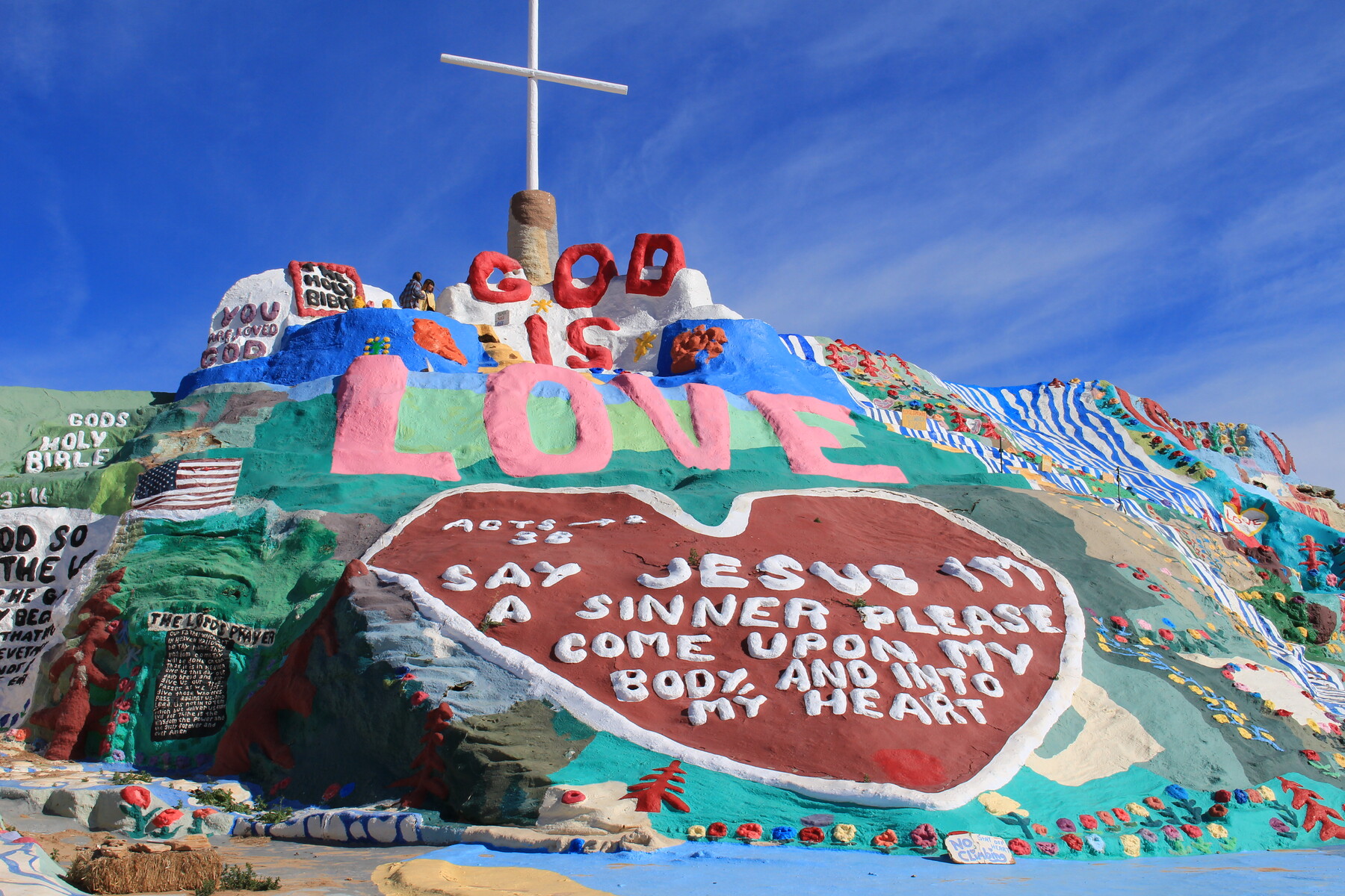Salvation Mountain サルべーション マウンテン 40歳で退職して Cycling Around The World