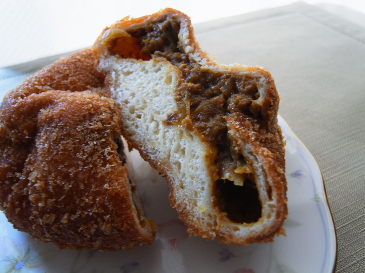 築地木村家 牛すじカレーパン Let There Be Love 築地木村家 牛すじカレーパン Let There Be Love