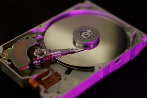 光るHDD  何故出さないのか…