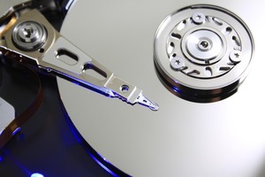 HDD20TBが1年で4万から11万円に、もう下がらないのか