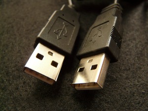Type－AのUSBって一回差し間違えるまでどっちが表か裏か確定していないよなのサムネイル
