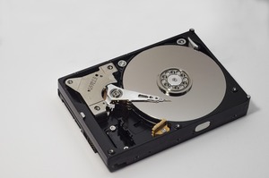 【HDD】TB単価2000円時代が遥か遠くの過去のように思えてきたわ…