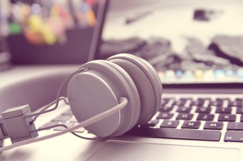 headphones-338492_960_720