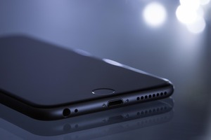 スマホの性能、もう進化させるところはバッテリーだけで良くないか？