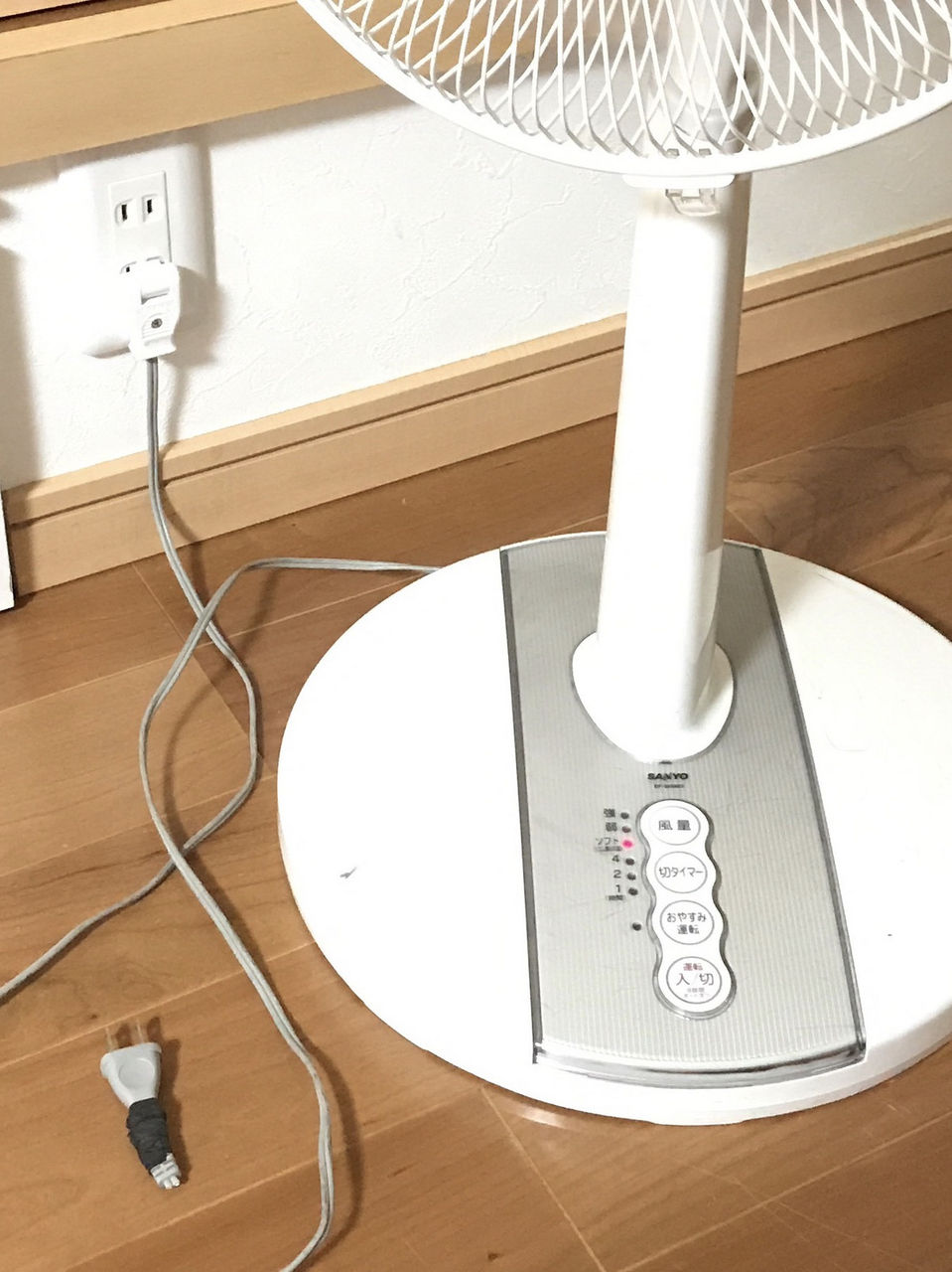 Diy 断線しかかったコンセントプラグを交換 ダイソー フリープラグ 碧き流星 2nd デジタル家電レビュー Diy 断線しかかったコンセントプラグを交換 ダイソー フリープラグ 碧き流星 2nd デジタル家電レビュー