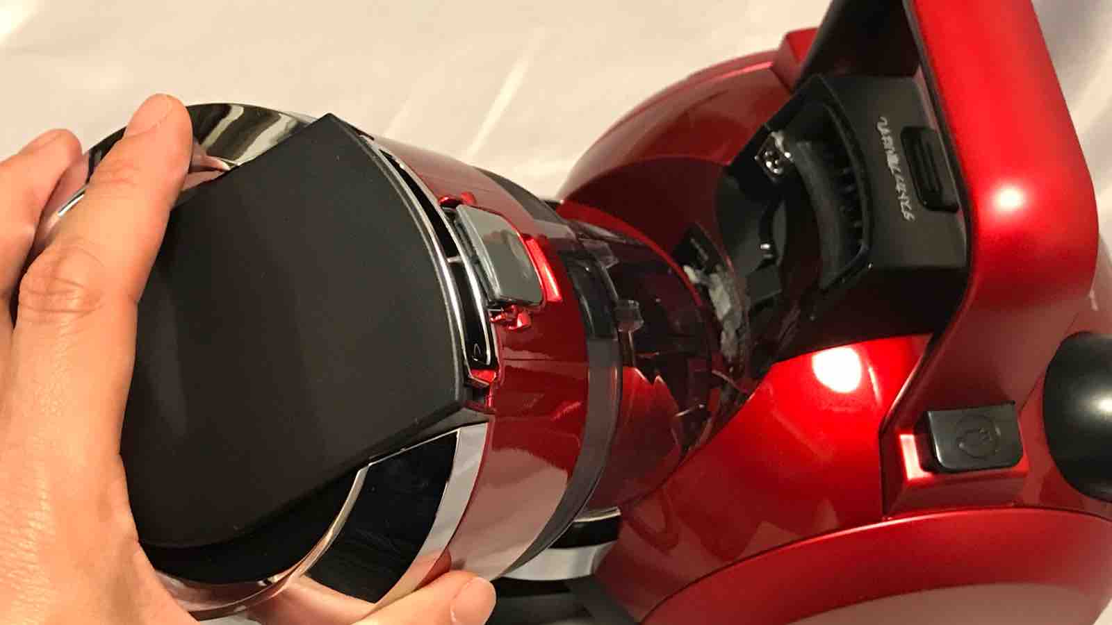 レビュー】軽量コンパクトでパワフルな掃除機：TOSHIBA TORNEO V VC