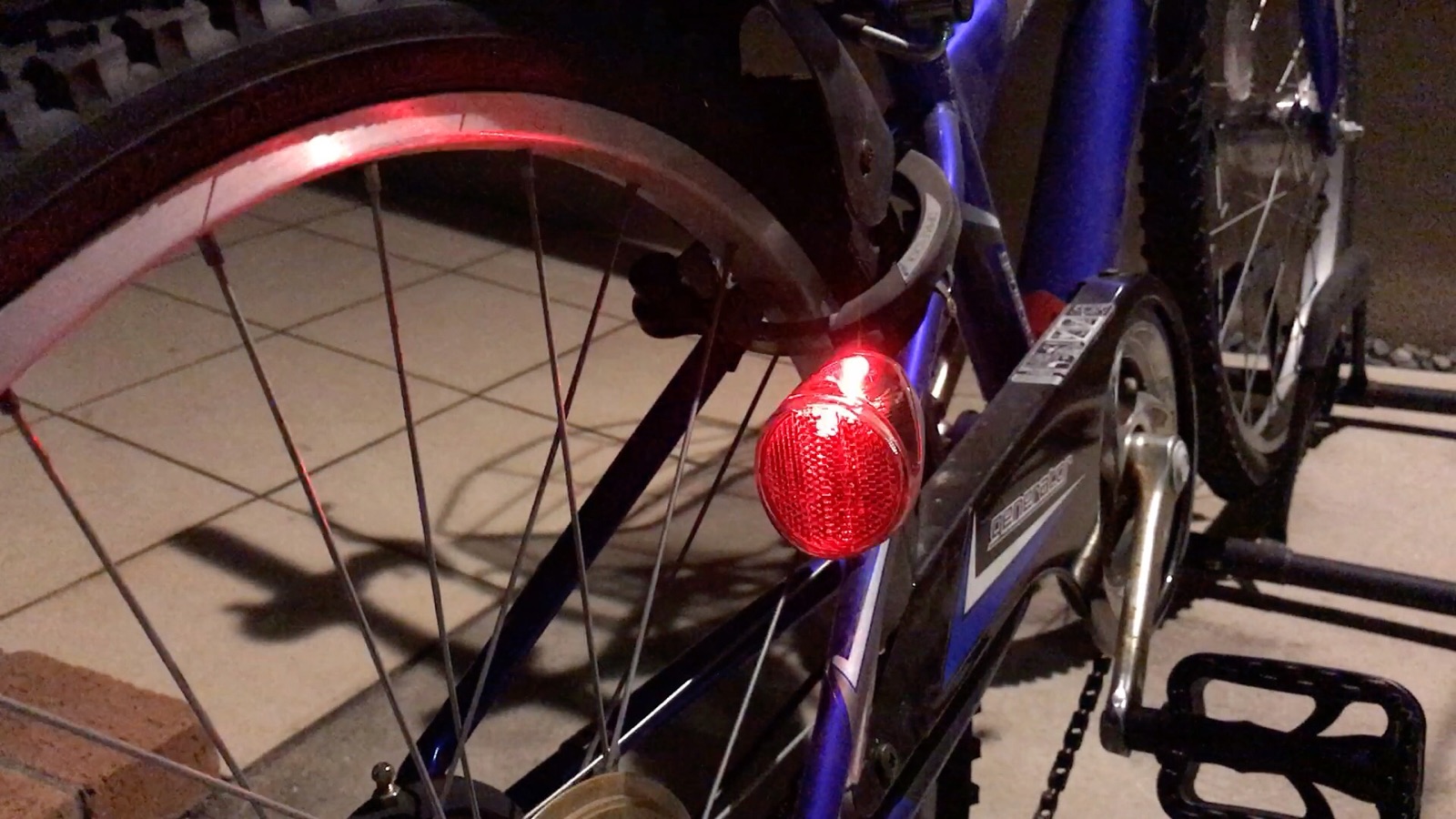 レビュー 子供の自転車の安全を最優先 ソーラー充電式テールライト Tl Slr2 キャットアイ 碧き流星 2nd デジタル家電レビュー