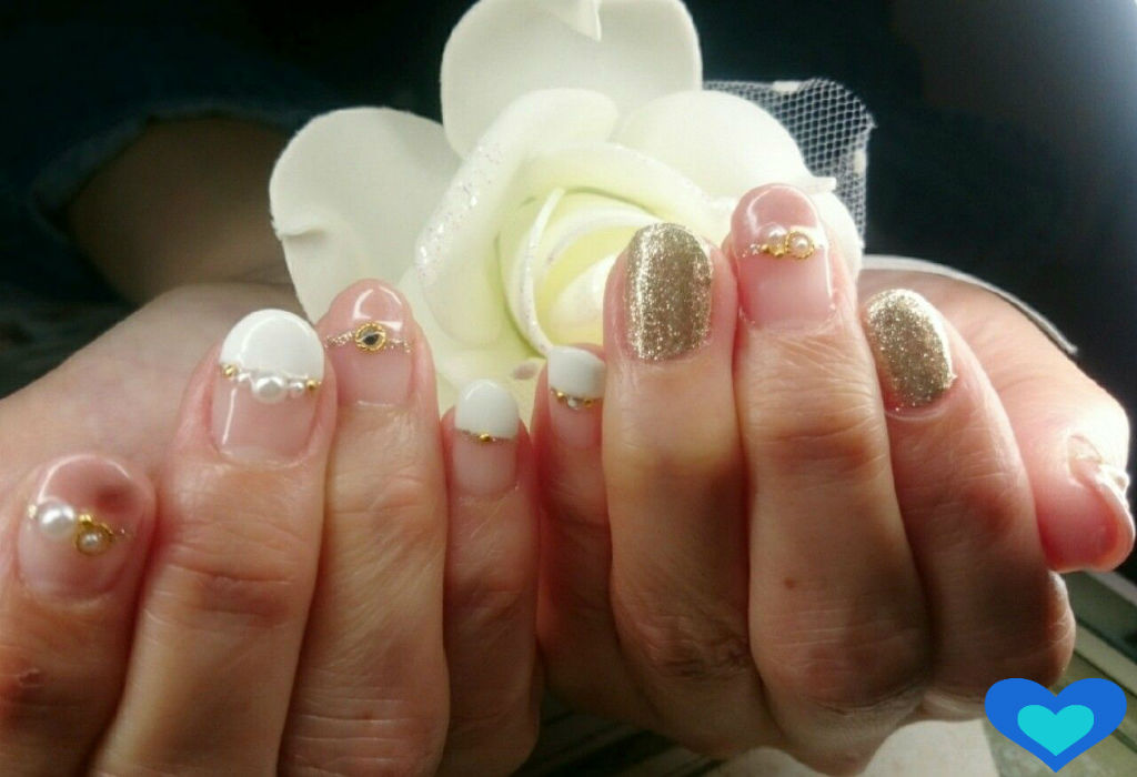 入学式 入園式ネイル サーモンピンク ホワイト ゴールドラメ ネイルサロン