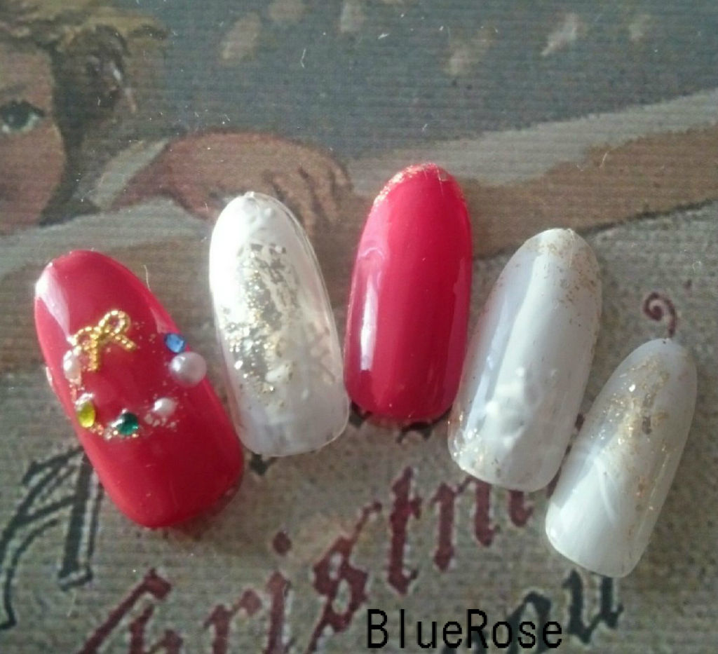 クリスマスリース 雪の結晶ネイル 赤 白 ネイルサロン