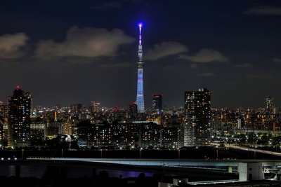 東京スカイツリーの試験点灯