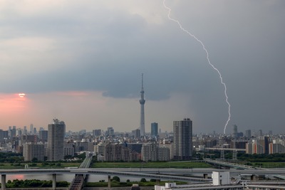 東京スカイツリーと雷