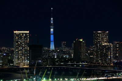 フジテレビの球体展望室「はちたま」から東京スカイツリー夜景