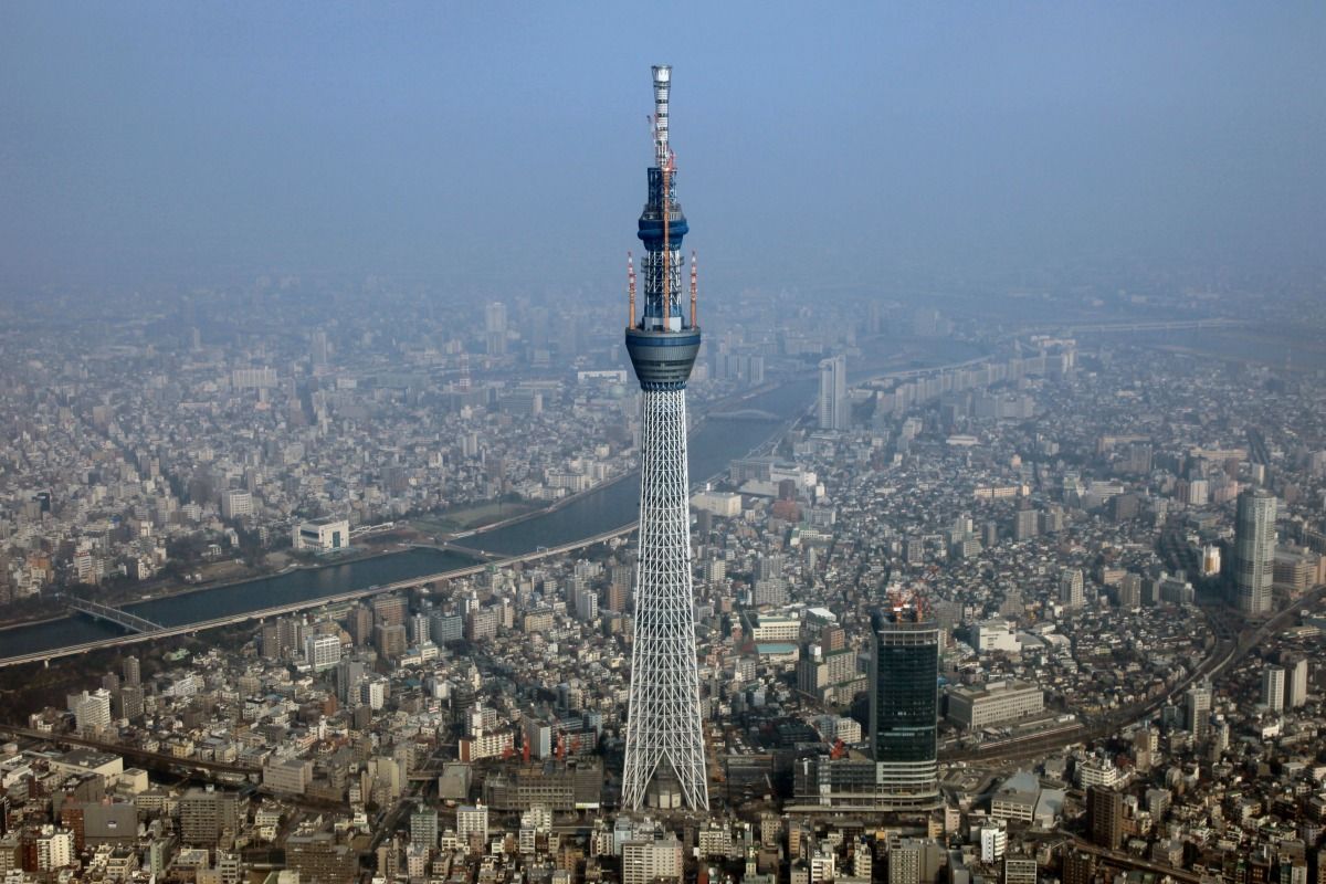 11年2月6日 セスナから東京スカイツリーの空撮 ゲイン塔の先を上から見てみた 東京スカイツリー定点観測所