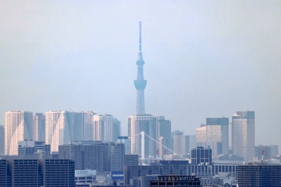 川崎市役所から見た東京スカイツリー