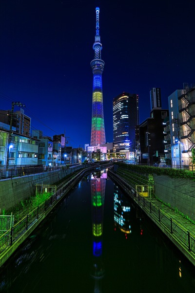 オリンピックカラーの東京スカイツリー