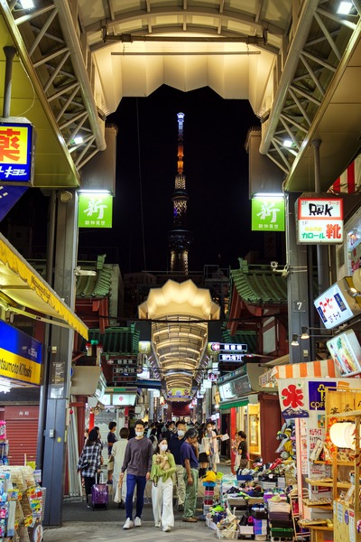 新仲見世商店街から見た東京スカイツリー