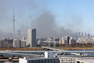 煙と東京スカイツリー