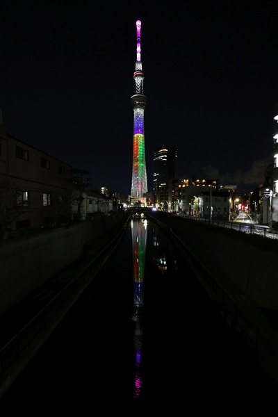 ドラマ『美大の駅伝』よりポールの作品「祈り」の特別ライティング