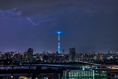 東京スカイツリーと雷