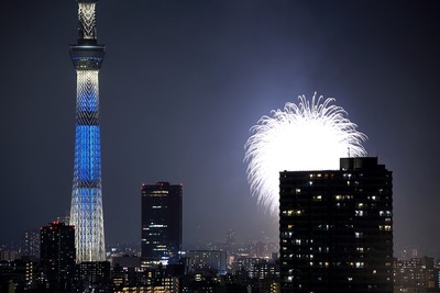 東京スカイツリーと隅田川花火大会