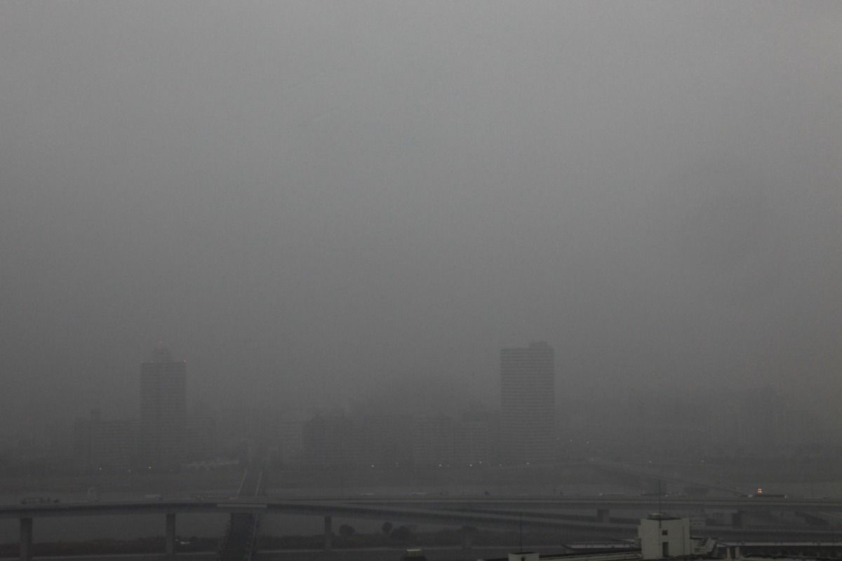 11年2月18日の東京スカイツリー 自宅から 雨で見えず 東京スカイツリー定点観測所