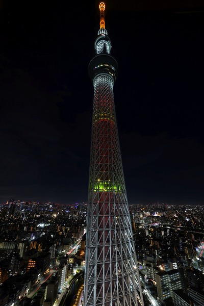 ブルズアイをイメージした特別ライティング