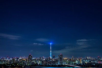 東京スカイツリーと国際宇宙ステーション（ISS）